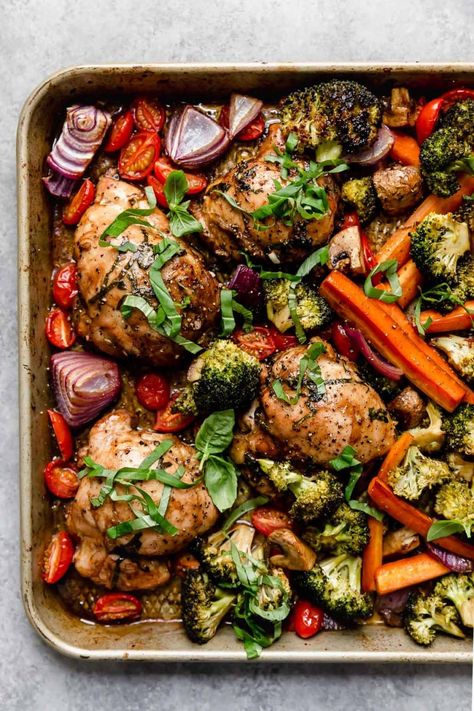 One-Pan Balsamic Chicken Veggie Bake | Healthy, easy and delicious! One-Pan Balsamic Chicken Veggie Bake is quick to prep, Whole30-approved and in the oven for less than 30 minutes. The perfect weeknight or paleo meal prep recipe! || The Real Food Dietitians Balsamic Sheet Pan Meal, Basalmic Chicken Sheet Pan Dinner, Baked Chicken Recipes With Veggies, Oven Chicken With Veggies, Chicken Bake Sheet Pan, Chicken Veggie Dinner Recipes, Balsamic Chicken And Vegetables, One Pan Oven Chicken, Veggie Chicken Recipes