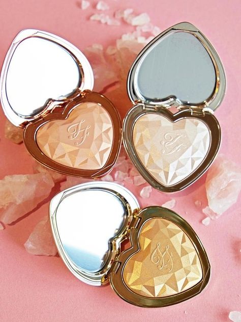 Too Faced heart highlighters are coming. That's right, Too Faced is launching brand-new, oh-so-sweet powders to give you an otherworldly glow in seriously pretty packaging. Zombie Make Up, Make Up Cosmetics, Too Faced Highlighter, Alat Makeup, Beauty Make-up, High End Makeup, Make Up Remover, Too Faced Makeup, Kesha