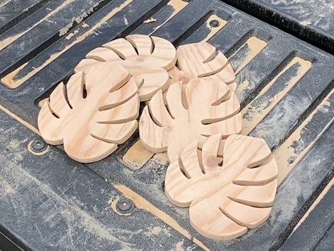 Scroll Saw Coasters, Simple Scroll Saw Projects, Scroll Saw Crafts To Sell, Scroll Saw Templates, Jigsaw Projects Woodworking, Beginner Scroll Saw Projects, Scroll Saw Projects Free Pattern, Scroll Saw Ideas, Scrollsaw Projects