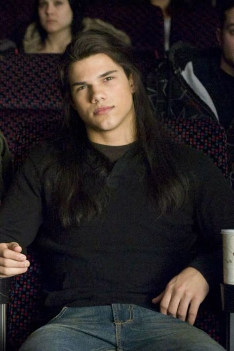 Jacob Long Hair Twilight, Jacob Twilight Long Hair, Jacob Black Long Hair, Taylor Lautner Long Hair, Jake Twilight, Taylor Jacobs, Jacob Black Twilight, Twilight Jacob, Twilight Wolf