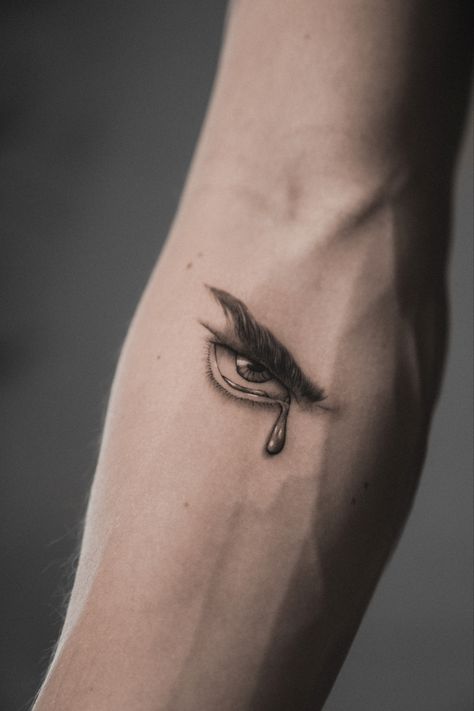 Fallen Angel Eye, Eyes Of Lies Tattoo, Tattoo Ideas Eyes, Dark And Light Tattoo, Ira Tattoo, Minimal Tattoo Designs Men, Back Tattoo Ideas Men, Elbow Eye Tattoo, Fallen Angel Eyes Tattoo