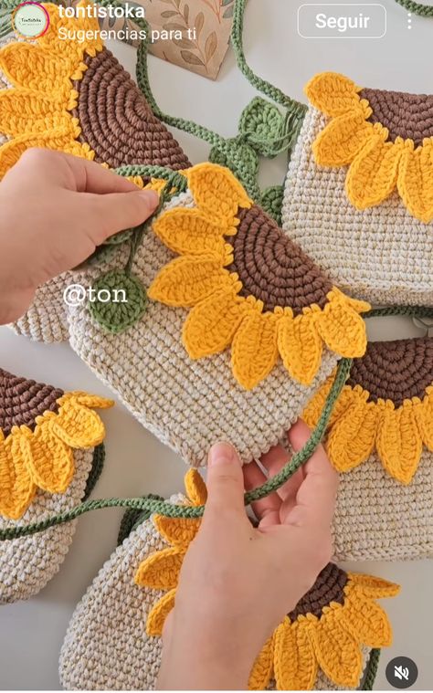 Animal Bag Crochet, Sunflower Crochet Projects, Crochet Bags Ideas, Sunflower Bag Crochet, Cute Crochet Gifts, Sunflower Crochet Bag, Sunflower Crochet Pattern, Crochet Sunflower Bag, Sunflower Crochet