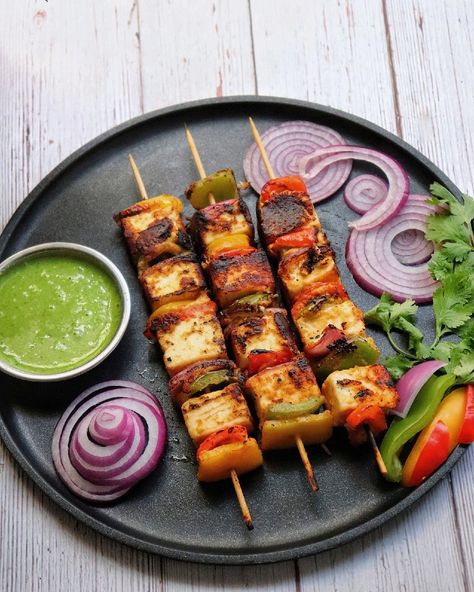 Paneer tikka Paneer Tikka Plating, Paneer Tikka Plating Ideas, Vegetarian Grill, Paneer Tikka Recipe, Moms Food, Vegetarian Grilling Recipes, Watercress Recipes, Honey Chilli Potato, Chilli Potato