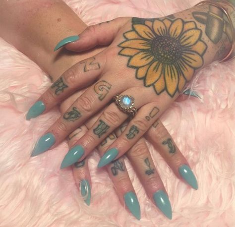 Sunflower Hand Tattoos For Women, Sunflower Tattoo Hand, Sunflower Hand Tattoo, Tattoo Board, Floral Tattoos, Best Tattoos For Women, Hand Tattoos For Women, Sunflower Tattoo, Tattoo Placement