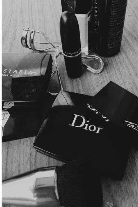 Black And White Aesthetic Makeup, Dark Dior Aesthetic, Black And White Makeup Aesthetic, Pinterest Posters, Birthday Essentials, Gift Ideas Girlfriend, Anastasia Makeup, Girlfriend Gift Ideas, Black And White Makeup