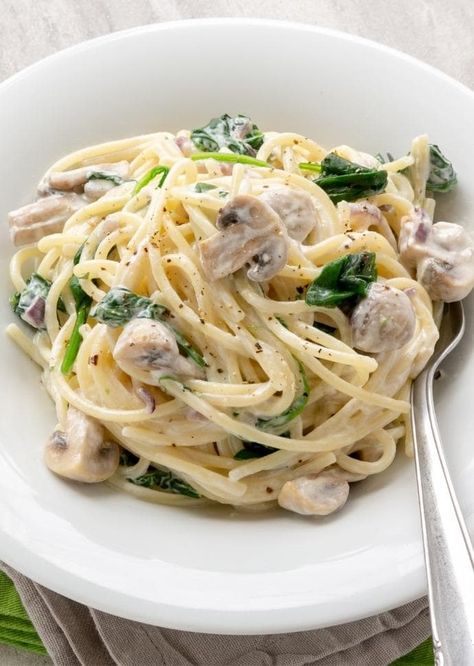 Spinach And Mushroom Pasta, Mushroom And Spinach Pasta, Mushroom Spinach Pasta, Cream Of Mushroom Pasta, Spinach Mushroom Pasta, Spinach Pasta Recipes, Pasta Calories, Cooking Spinach, Spinach And Mushroom