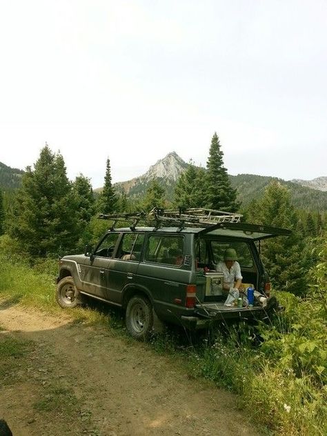 Land Cruiser Camping, Old Toyota Land Cruiser, Old Land Cruiser, Jimny Suzuki, Dirt Road, Honda Pilot, Lunch Break, Land Rover Discovery, Mellow Yellow