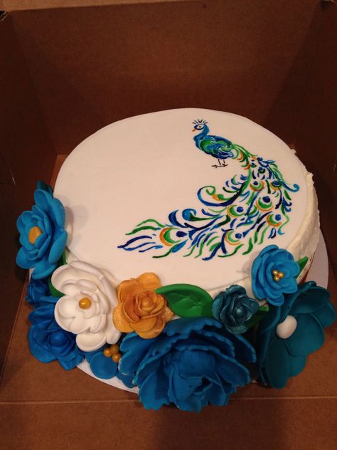 Hand painted fondant peacock cake topper with fondant flowers Peacock Cakes, Henna Cake, Peacock Birthday, Peacock Wedding Cake, Peacock Cake, Peacock Party, Peacock Theme, Peacock Wedding, Cool Cakes