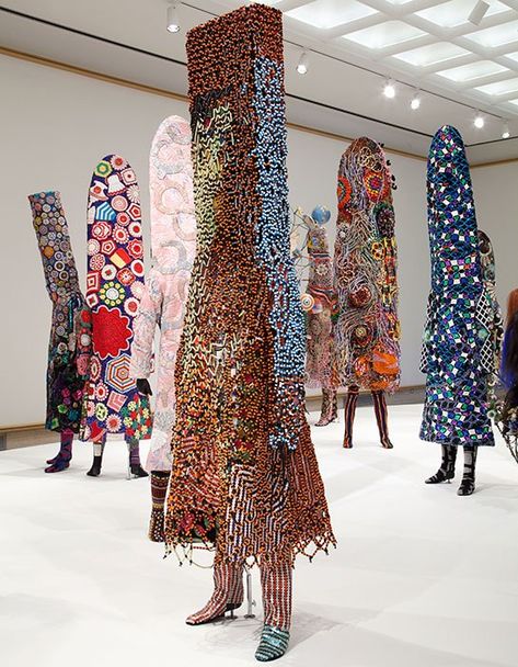 Nick Cave Soundsuits, Nick Cave Artist, Eva Hesse, African American Fashion, Textile Sculpture, Art Costume, Sustainable Art, Estilo Hippie, Nick Cave