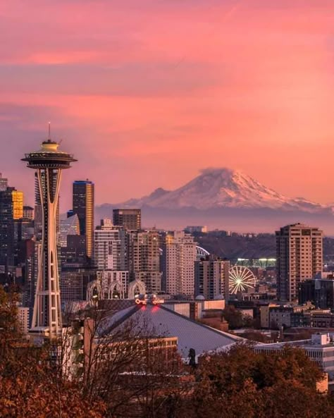 Must be sunset Seattle Space Needle and Mt. Rainier Seattle Aesthetic, Pnw Aesthetic, Beautiful Natural Scenery, Seattle Space Needle, Aesthetic Country, Country Photography, Space Needle Seattle, Country Aesthetic, Wedding Country