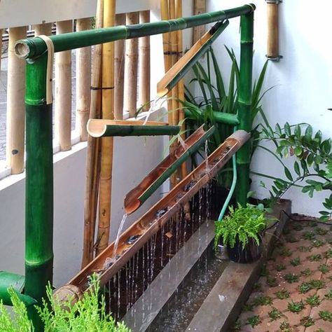 Bamboo Water Fountain Diy, Bamboo Garden Landscaping, Bamboo Diy Ideas, Bamboo Diy Projects, Bamboo Water Feature, Diy Bamboo Projects, Bamboo Waterfall, Bamboo Projects, Bamboo Garden Fences