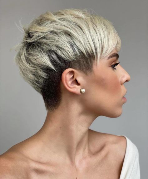 These Fabulous Looks Will Tempt You to Get a Pixie Cut | Fashionisers© Shadow Roots Hair, Natural Dark Hair, Cool Blonde Hair Colour, Pixie Undercut, Short Hairstyle Women, Short Hair Pixie, Short Hairdos, Tutorial Ideas, Undercut Pixie Haircut