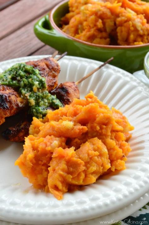 Mashed Sweet Potatoes and Banana Candied Sweet Potatoes Baked, High Fiber Dinner, Tasty Grilled Chicken Recipes, Microwave Sweet Potato, Sweet Potato Recipes Mashed, Light Side Dishes, Sweet Potato Dishes, Mash Recipe, Candied Sweet Potatoes