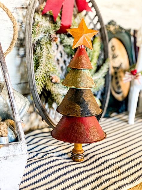 Funnel tree | super easy and fun way to make a plastic set of funnels from amazon into a cute little piece of vintage looking Christmas decor | By Western Grace home Decor Funnel Tree, Christmas Tree Varieties, Christmas Decorations Wreaths, Metal Christmas Tree, Christmas Tree Crafts, Dollar Tree Diy Crafts, Christmas Decorations Rustic, Christmas Sewing, Metal Crafts