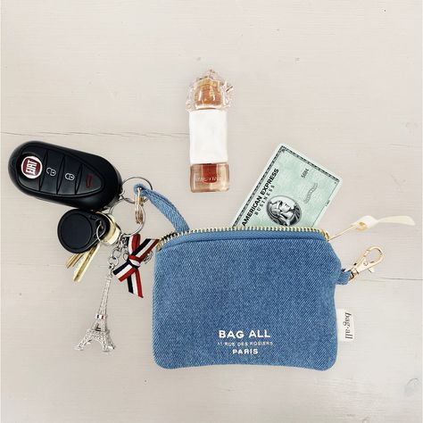 Small but mighty! Check out the new design of our Denim Mini Trinket Pouch. Perfect for your everyday essentials🔹✨ @bag_all_europe @bagallfrance #bagall #organization #organizingtips #organizingideas #personalizedgifts Trinket Pouch, Personal Hygiene Items, Packing Bags Travel, Essential Pouch, Packing Organizers, Denim Essentials, Small But Mighty, Travel Bag Organization, Mini Pouch