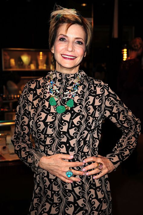 Short Bio, Gypset Style, Elle Fashion, Lori Goldstein, Aging Gracefully, Fashion Editor, Knee Length Skirt, Printed Blouse, Classic Looks