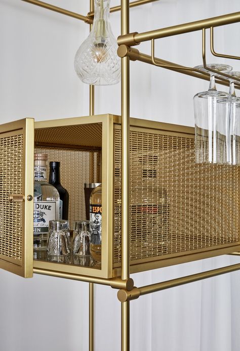 Bar Display Design, Kitchen Bar Shelf, Home Bar Display, Freestanding Shelves, Munich Hotels, Bar Display, Joinery Details, Bar Shelf, Shelves Storage