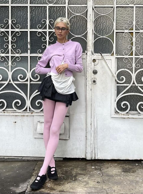 Coloured Tights Outfit, Pink Tights Outfit, Color Tights Outfit, Colorful Tights Outfit, Hslot Outfit, Coloured Tights, College Outfit Ideas, Colored Tights Outfit, Tights Outfits