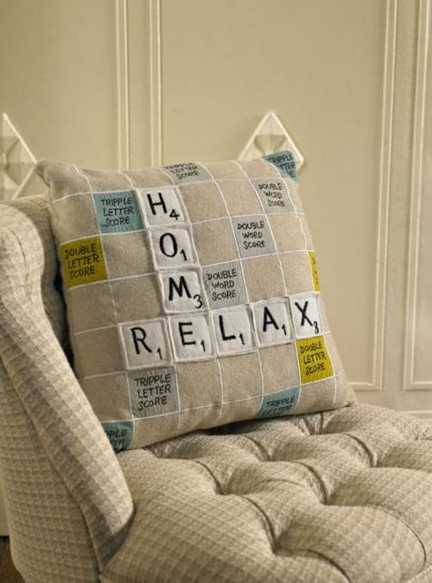 . Hantverk Diy, Felt Cushion, Cute Cushions, Sewing Cushions, Scrabble Letters, Patchwork Cushion, Pretty Pillow, Sewing Pillows, Cute Pillows