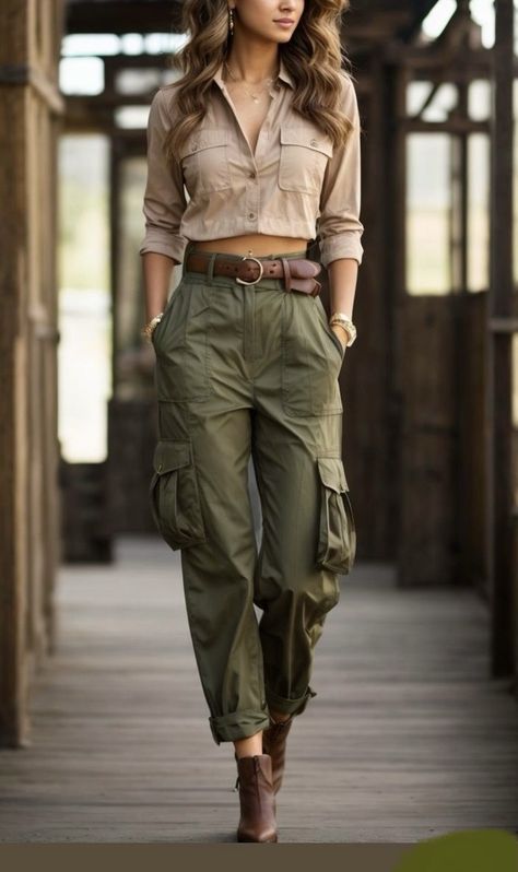 Women Cargo Pants Outfit, Olive Pants Outfit, Olive Green Pants Outfit, Trendy Cargo Pants, Green Cargo Pants Outfit, Green Pants Outfit, Women's Cargo Pants, Paperbag Hose, Cargo Outfit