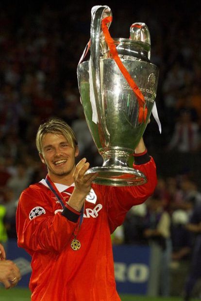 David Beckham: A Life in Pictures David Beckham 90s, Gary Speed, David Beckham Football, Beckham Football, Bayern Munich Wallpapers, Manchester United Old Trafford, Man U, Manchester United Legends, Manchester United Players