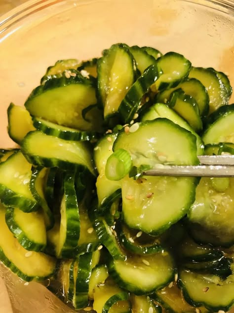 Easy Pickle, Japanese Cucumber, Japanese Pickles, Poke Bowl Recipe, Marinated Cucumbers, Pickled Cucumber, Quick Pickled Cucumbers, Refrigerator Pickles, Pickled Veggies