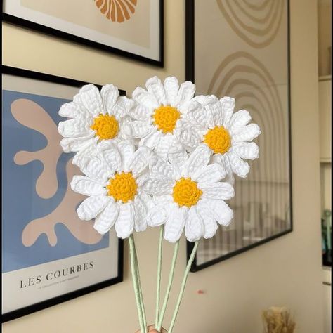 Yarn Under on Instagram: "Daisy bouquet 🌼💛" Daisy Crochet Bouquet, Bouquet Crochet, Daisy Crochet, Daisy Bouquet, Crochet Bouquet, Knitting Ideas, Crochet Accessories, Cute Drawings, Daisy