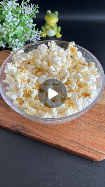 Microwave Popcorn In A Bowl, Microwave Popcorn Recipes, Popcorn In Microwave, Food In 5 Minutes, Homemade Popcorn Recipes, Popcorn Healthy, Microwave Cooking Recipes, Popcorn Recipes Easy, Homemade Popcorn