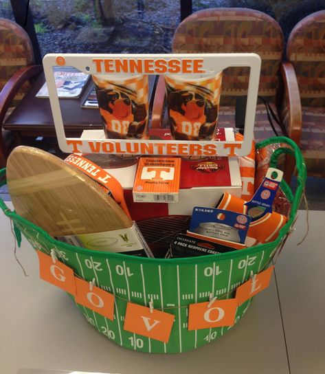 DIY Tennessee Vols basket. Great for auctions! Tennessee Gift Basket Ideas, Tailgating Gift Basket Ideas, Silent Auction Basket, Auction Basket, Welcome Baskets, Tn Vols, Auction Baskets, Tennessee Vols, Fall Fest