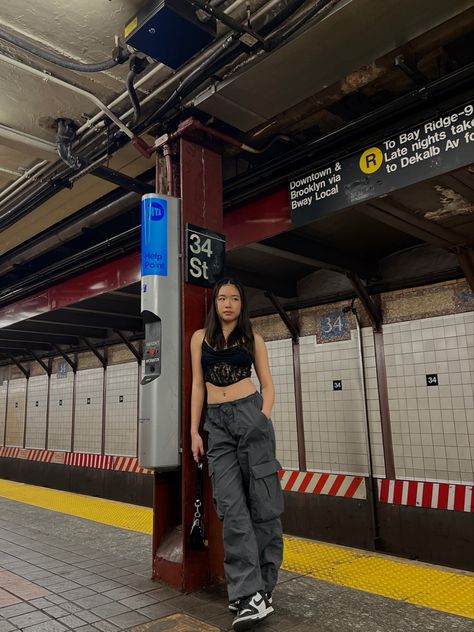 subway inspo pic Nyc Train Photoshoot, Subway Train Photoshoot, Train Station Pics, Nyc Insta Pics, Subway Pics Aesthetic, Subway Station Photoshoot, Subway Photo Ideas, Subway Photoshoot Aesthetic, Metro Photoshoot Aesthetic