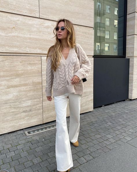 A Neutral Sweater is a Fall/Winter Must-Buy White Flare Pants Outfit, White Flare Jeans Outfit, Flare Jeans Outfit Winter, Knit Pants Outfit, Flare Jean Outfit, Maternity Loungewear, Loungewear Winter, Honeymoon Wardrobe, White Flare Pants