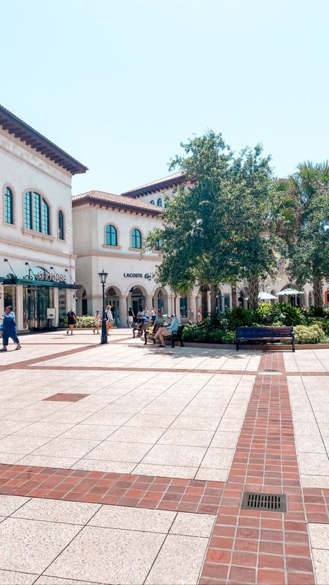 Outdoor Mall Aesthetic, Preppy Mall, Magnolia Promenade, Zpt Background, Mall Background, Cool Stores, Preppy Rooms, Preppy Friends, Shopping Preppy