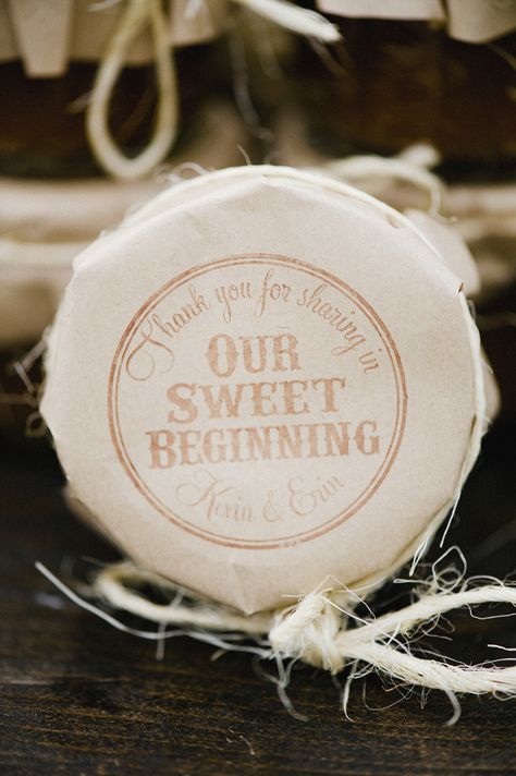 Wedding favor jam topper - stamped paper. Could print a tag instead to tie on the jar. Woodland Wedding Favors, Jam Wedding Favors, Jam Favors, Affordable Wedding Favours, Honey Wedding Favors, Creative Wedding Favors, Inexpensive Wedding Favors, Wedding Favor Labels, Edible Wedding Favors