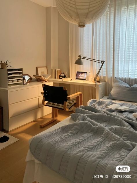 Small Apartment Solutions, Cuartos Aesthetic, White Room Decor, Dream Apartment Decor, Room Redesign, Minimalist Room, Dreamy Room, Tiny Bedroom, Room Makeover Bedroom