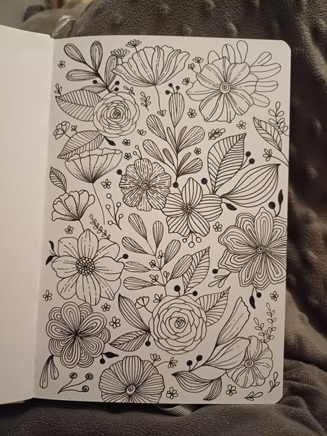 Flowers, doodle page Doodle Ideas Full Page, Flowers Doodle, Doodle Page, Floral Doodles, Fineliner Art, Doodle Pages, Floral Doodle, Relaxing Art, Flower Sketches