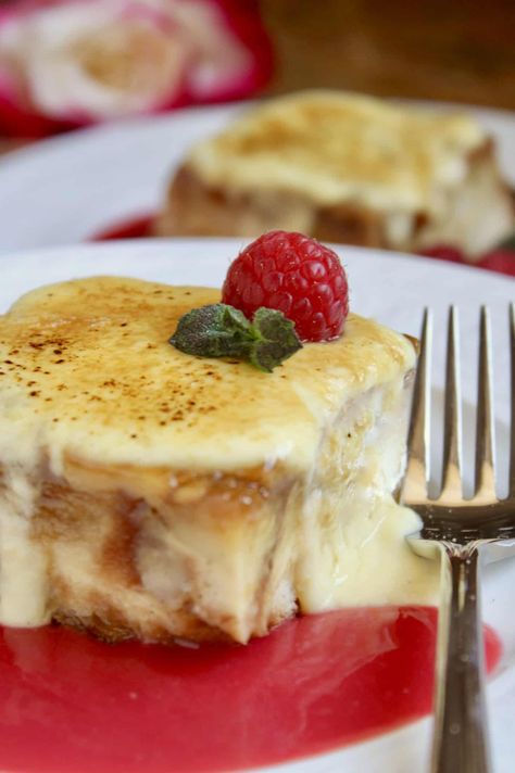 Creme Brulee Bread Pudding Recipe, Creme Brulee Bread Pudding, Bread Pudding Breakfast, Best Ever Turkey, Tres Leches Bread Pudding, Raspberry Creme Brulee, Pudding French Toast, Custard Bread Pudding, Brulee French Toast