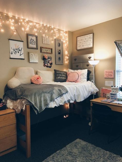 Redecorating Bedroom, Amazing Beds, College Bedroom Decor, Cozy Dorm Room, Dorm Room Diy, Dorm Diy, Dorm Sweet Dorm, College Dorm Ideas, Cool Dorm Rooms