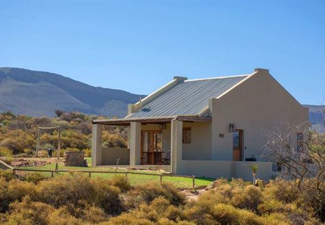 Game Lodge in Robertson / Set amidst spectacular mountains and fynbos in the Robertson Karoo, Amathunzi offers 3 000 ha of unspoilt peace and quiet ... Karoo Cottage, Cape Dutch, 1 Bedroom House, Game Lodge, Self Catering Cottages, Rural House, Peace And Quiet, Beautiful House Plans, Unique Places