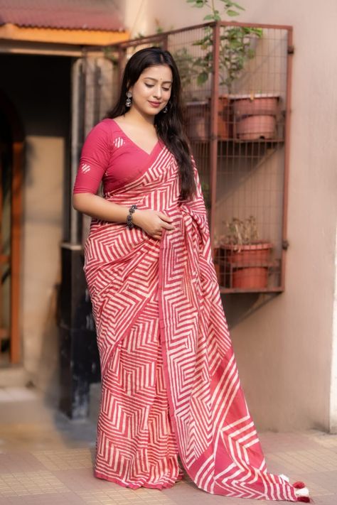 Pure chanderi cotton saree with beautiful batik print with blouse now at just 😍₹999+shipping
For orders contact what's app no-9345417049 Chanderi Cotton Saree, Soft Cotton Saree, Photoshoot In Saree, Cotton Saree Blouse, Female Photography, Beautiful Nature Wallpaper Hd, Indian Saree Blouse, Batik Print, Blue Saree