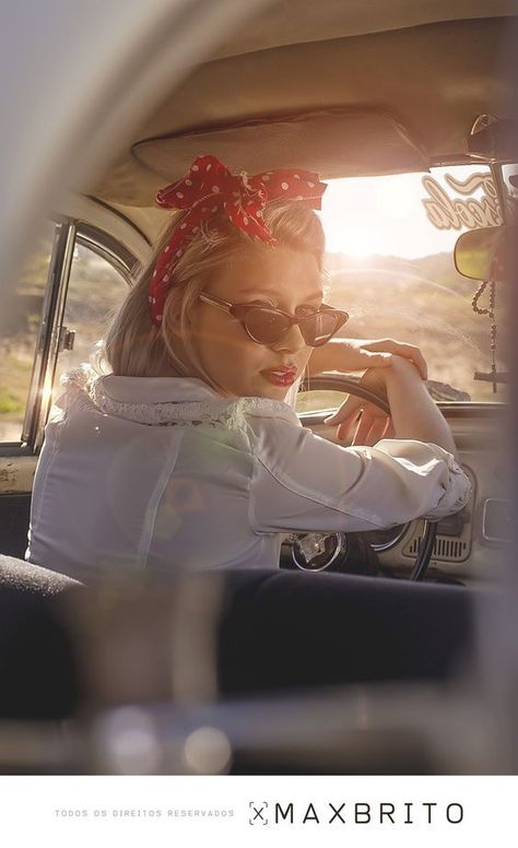 Classic Car Photoshoot, Haircut Selfie, Photo Hijab, Pinup Photoshoot, Cars Photography, Pin Up Vintage, Rockabilly Girl, Pin Up Photos, Cute Hairstyle