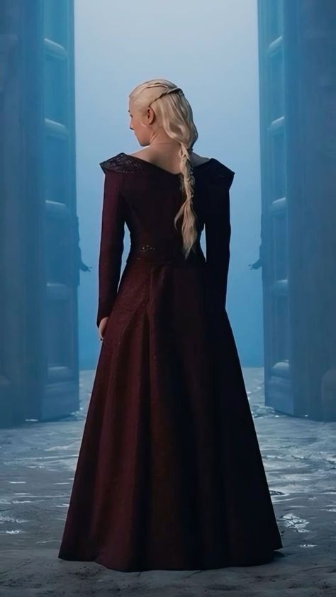 Rhaenyra Targaryen Season 2, Huntress Archetype, Queen Rhaenyra, Got Costumes, Game Of Thrones Cosplay, Targaryen Art, Female Dragon, Rhaenyra Targaryen, House Of The Dragon