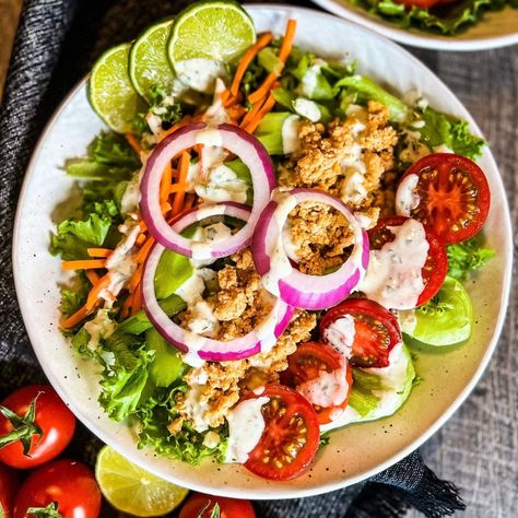 These Buffalo Chicken Burger Bowls are going to wow the family and become your new favorite weeknight meal! Spicy ground chicken over crispy lettuce with all the traditional Buffalo sides as toppings all in one Creamy Dill Dressing, Buffalo Chicken Burgers, Burger Bowl, Burger Bowls, Buffalo Burgers, Buffalo Meat, Dill Dressing, Whole30 Chicken, Whole30 Dinner Recipes