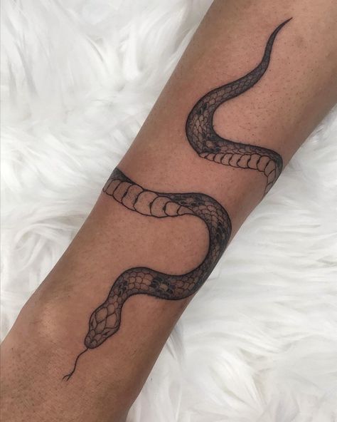 Aya Tattoo, Snake Tattoo Men, Snake Tattoo Arm, Tattoo Cobra, Jack Tattoo, Tattoo Shading, Grunge Tattoo, Elbow Tattoos, Tattoo Script