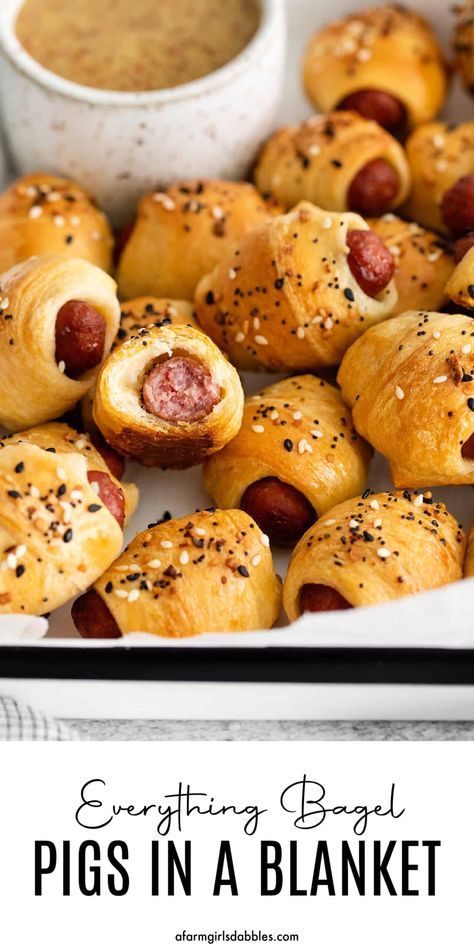 Pigs In A Blanket Recipe, Sausage Appetizers, Appetizer Table, Sausage Wrap, Sausage Party, Everything Bagel Seasoning, Classic Appetizers, Bagel Seasoning, Football Party Food