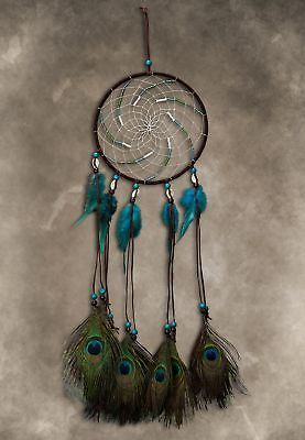 Peacock Feather Decor, Dream Catcher Materials, Peacock Crafts, Handmade Dream Catcher, Crystals Art, Dream Catcher Patterns, Peacock Motif, Dreamcatcher Design, Boho Dream Catcher