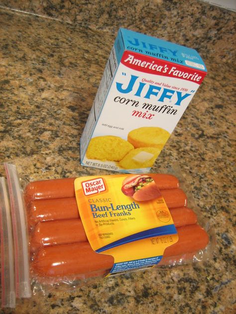 Mini Corn Dog Muffins, Birthday Dinner Ideas, Dinner Ideas For Kids, Jiffy Recipes, Dog Muffins, Homemade Corndogs, Corn Dog Muffins, Corndog Recipe, Mini Corn Dogs