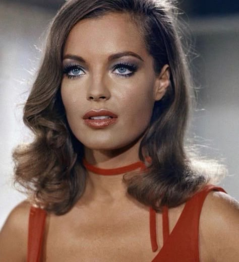 VISUAL CATALOG’s Instagram post: “Romy Schneider in Max et les Ferrailleurs, 1971. Claude Sautet. #vintageysl #edits #vintagewardrobe #germanactress” 60’s Makeup, I Carried A Watermelon, 70s Photos, French New Wave, Romy Schneider, Great Women, Famous Women, Iconic Women, Cute Makeup