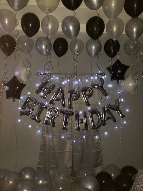 The Weeknd Birthday, 17. Geburtstag, Surprise Birthday Decorations, 18th Birthday Party Themes, Sweet Sixteen Birthday Party Ideas, 18th Birthday Decorations, 17th Birthday Ideas, Disco Birthday Party, Simple Birthday Decorations