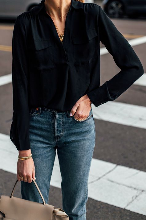 Woman Wearing Black Shirt Blouse Denim Jeans Fashion Jackson San Diego Fashion Blogger Street Style Black Blouse Outfit, San Diego Fashion, Linen Shirt Outfit, Black Linen Shirt, Workwear Outfits, French Chic Fashion, Mommy Fashion, Dressy Jeans, Jean Outfit