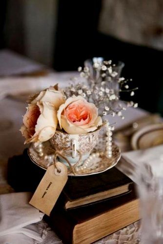 Vintage Teapot And Teacup Wedding Ideas ★ See more: https://www.weddingforward.com/vintage-teapot-and-teacup-wedding-ideas/3 Tea Cup Centerpieces, Vintage Wedding Centerpieces, Deco Champetre, Tafel Decor, Wedding Table Decorations, Handmade Tags, Deco Floral, Tea Pots Vintage, Wedding Table Centerpieces